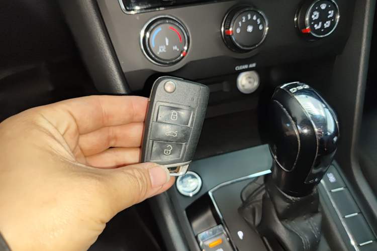 Used Volkswagen Tiguan L 2018 330TSI Automatic Two-Wheel Drive Luxury Edition Interior 1