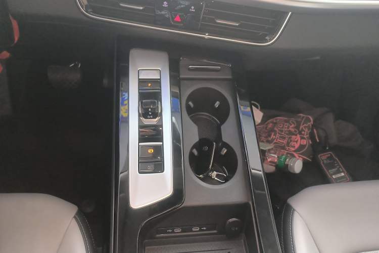 Used Volkswagen Tavendor 2024 330TSI Luxury Touring - All-Inclusive Edition Gear Lever