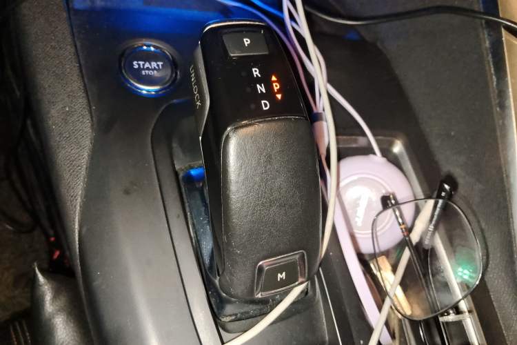 Used Peugeot 5008 2017 350THP 7-Seater Elite Edition Gear Lever