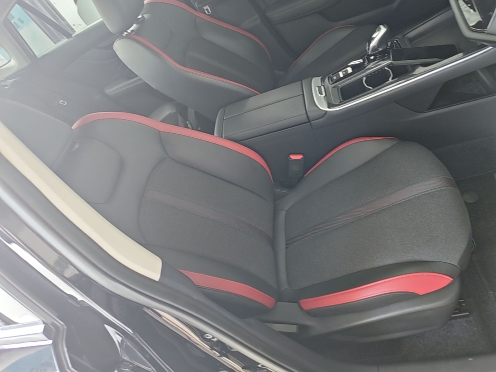 Dongfeng Aeolus Yixuan MAX 2024 1.5T Luxury Edition — снимка 19
