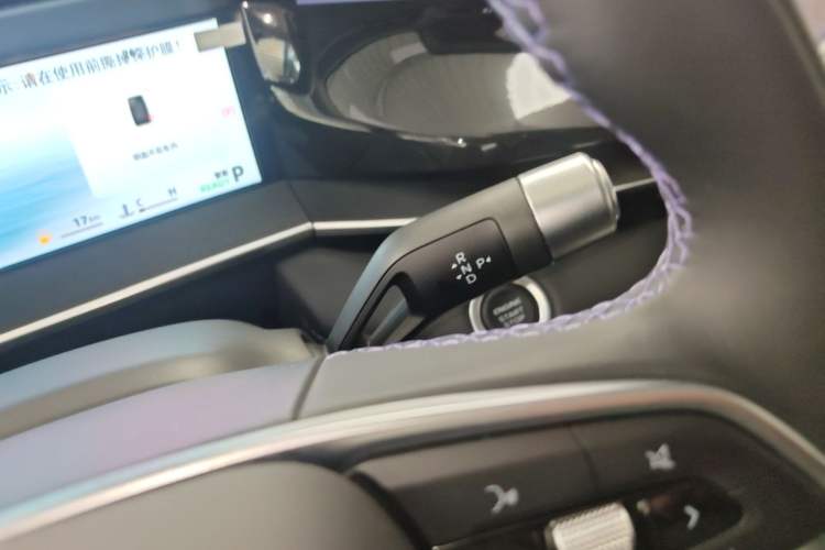 Used Geely Auto Preface 2024 Zhiqing 1.5TD Galaxy Edition Gear Lever