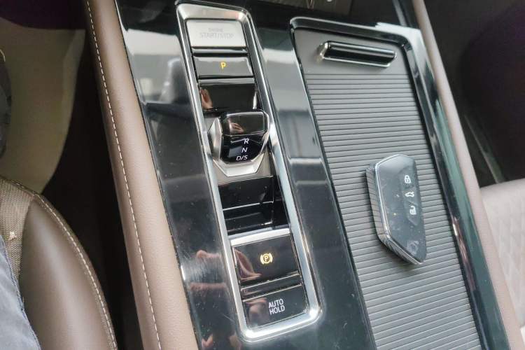 Used Volkswagen Viloran 2024 330TSI Business Edition Gear Lever