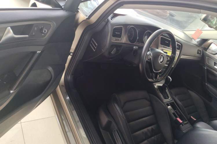 Used Volkswagen Golf 2016 230TSI Automatic Luxury Version