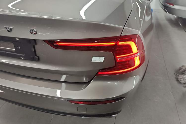 Used Volvo S60 New Energy 2020 T8 e-Drive Hybrid All-Wheel Drive Smart Luxury Edition Right Rear Taillight