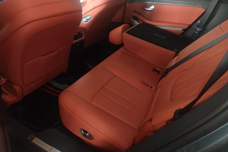 Used BYD Tang L 2025 DM 175KM Drone Player Edition Left Rear Seat