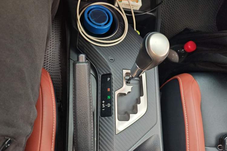 Used Toyota RAV4 2013 2.5L Automatic 4x4 Elite Edition Gear Lever