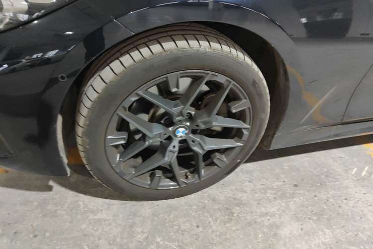 Used BMW 3 Series 2025 330Li M Sport Shadowline Package Left Front Wheel Hub