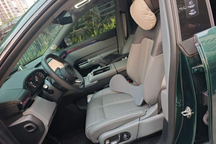 Used Zeekr 7X 2025 100 kWh Long-Range Rear-Wheel Drive with Intelligent Driving Features Left Front Seat