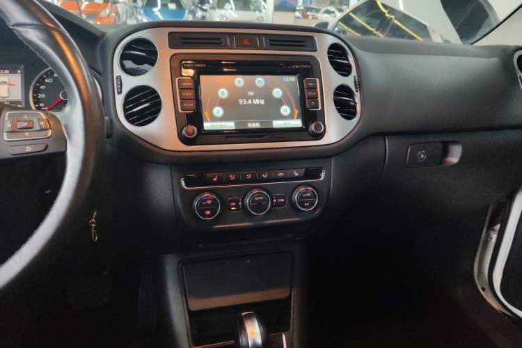 Used Volkswagen Tiguan L 2013 1.8TSI Automatic Two-Wheel Drive Luxury Model
