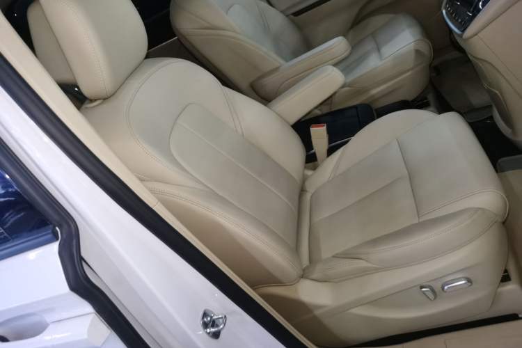 Used Buick GL8 2023 ES Lu Zun Deluxe Model
