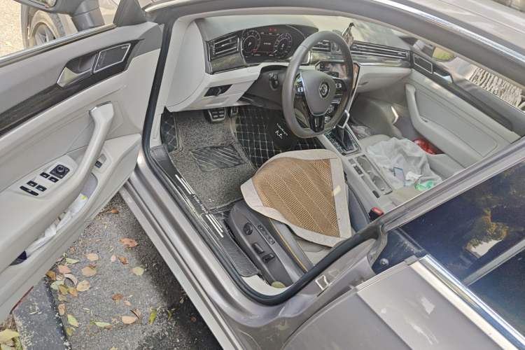 Used Volkswagen FAW-Volkswagen CC 2019 380TSI Yeyan Edition China V Standard Driver Seat