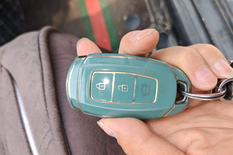 Used Hyundai Elantra 2022 1.5L CVT GLX Elite Edition Vehicle Key