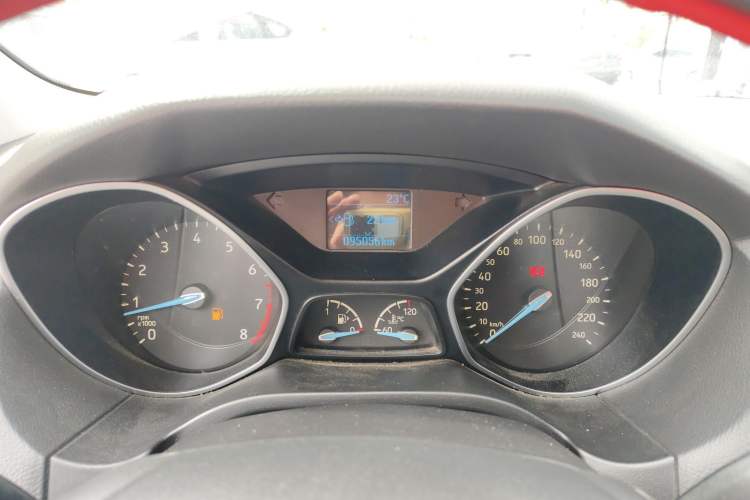 Used Ford Focus 2015 Sedan EcoBoost 125 Manual – Ultra-Style Edition
