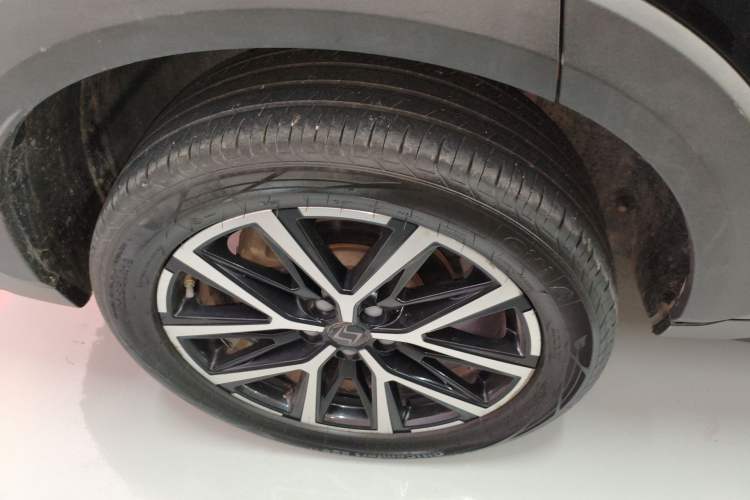 Used SOL X8 PLUS 2023 1.5 TGDI DCT Smart Edition 7-Seater
