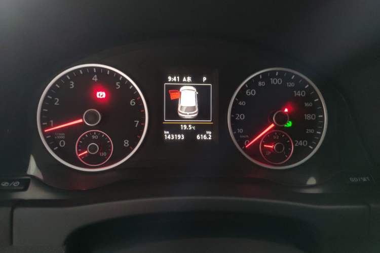 Used Volkswagen Tiguan 2015 1.8TSI Automatic All-Wheel-Drive Luxury Model Instrument Cluster