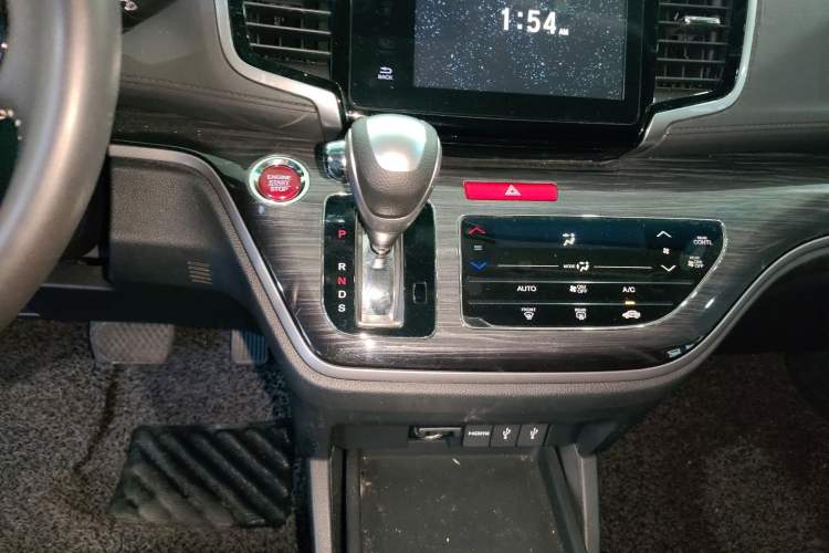 Used Honda Odyssey 2015 Updated 2.4L Smart Cool Version
