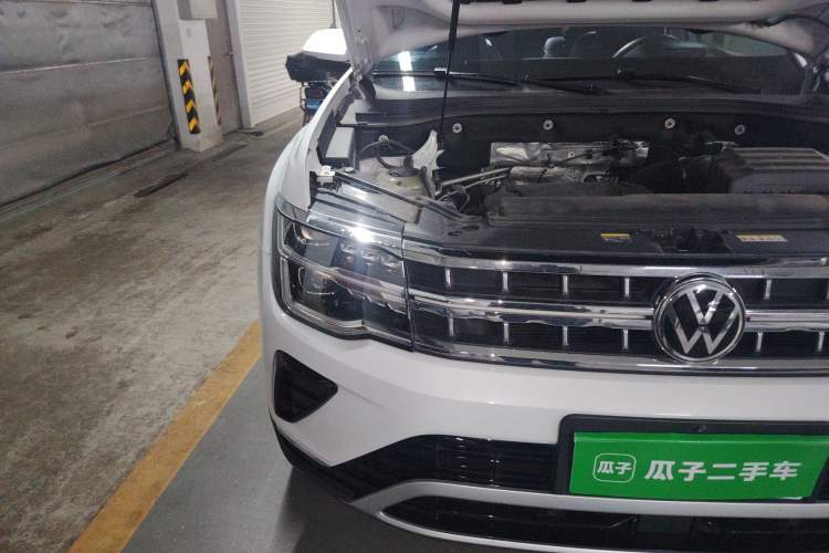 Used Volkswagen Teramont 2023 380TSI Four-Wheel Drive Prestige Flagship Edition Right Front Headlight