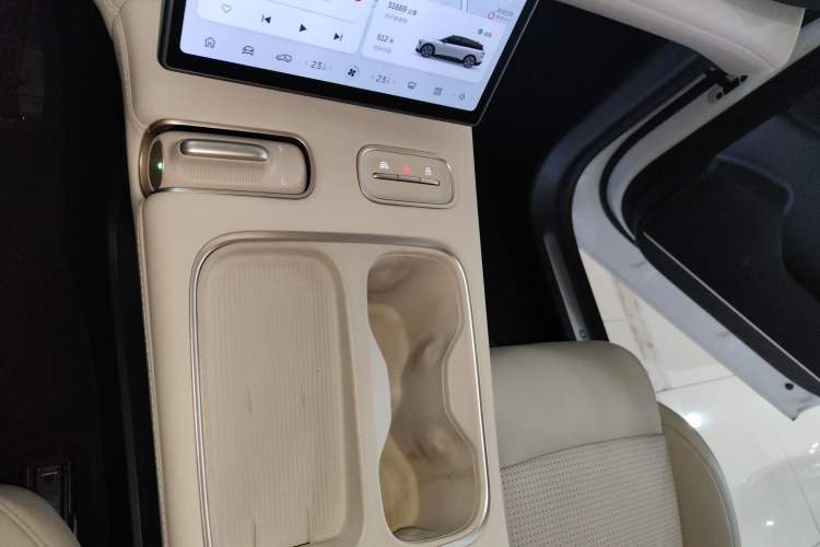 Used Nio ES6 2024 75 kWh
