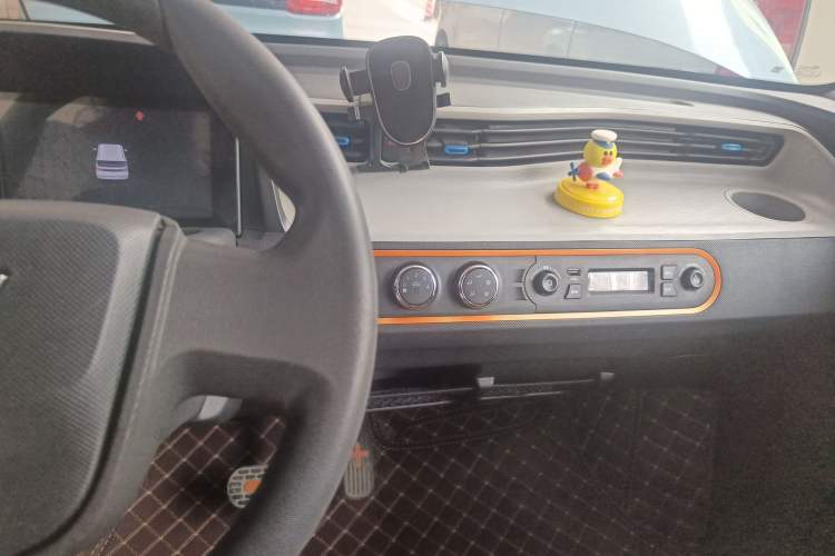 Used Wuling Hongguang MINIEV 2020 Freedom Version Lithium Iron Phosphate Audio And AC Panel