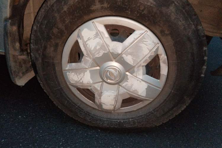 Used Dongfeng Yufeng 2015 2.5T Lingyun Edition Yulibao High-End Long Wheelbase Mid-Roof ZD25 Right Front Wheel Hub