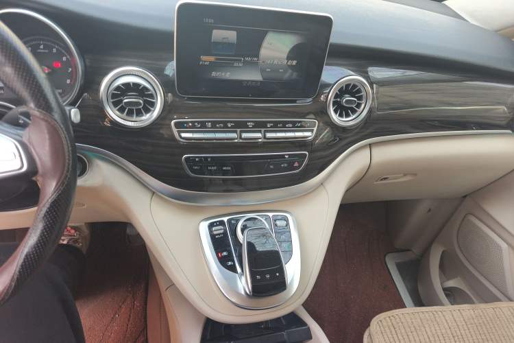 Used Mercedes-Benz V-Class 2016 V 260 Avantgarde Edition