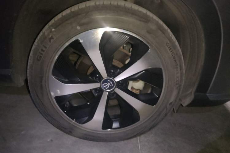 Used BYD Song PLUS New Energy 2021 DM-i 110KM Flagship PLUS Right Front Wheel Hub