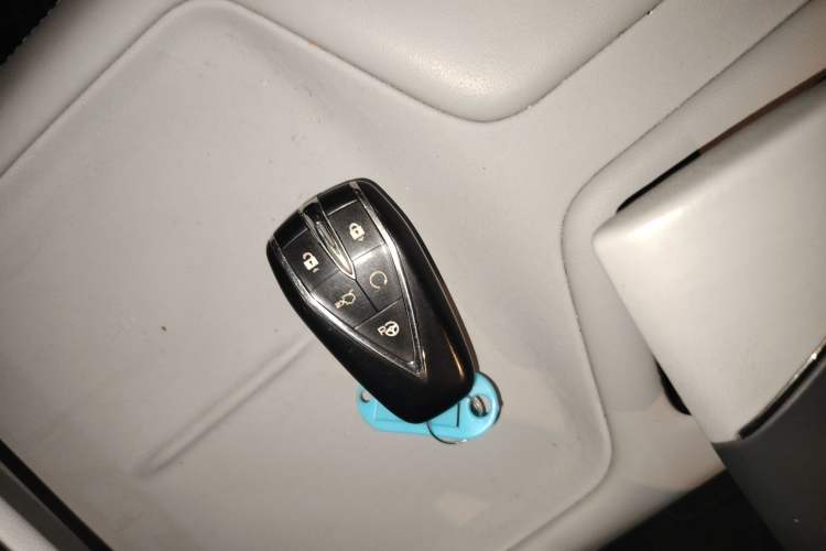 Used Changan UNI-Z New Energy 2024 Blue Whale Smart Electric iDD 125km Excellence Model
