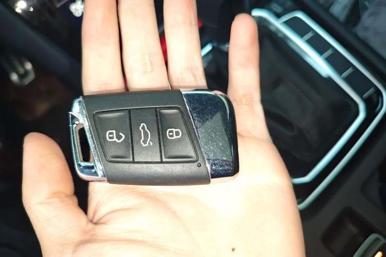 Used Volkswagen Magotan 2023 2 Million Units Commemorative Edition 330TSI DSG Luxury Version Vehicle Key