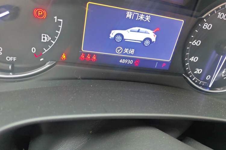 Used Cadillac XT4 2021 28T Two-Wheel Drive Leading Version Odometer Close Up