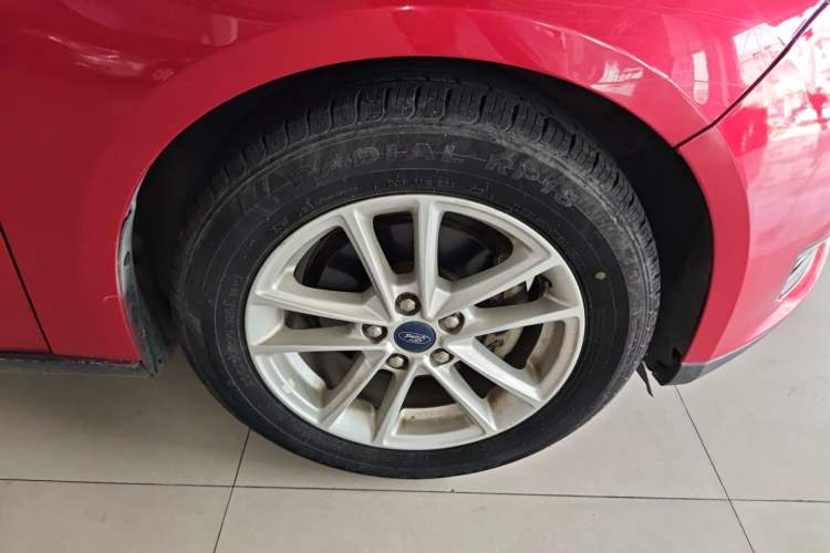 Used Ford Focus 2018 Sedan Classic 1.6L Automatic Trendy SmartDrive Edition Right Front Wheel Hub