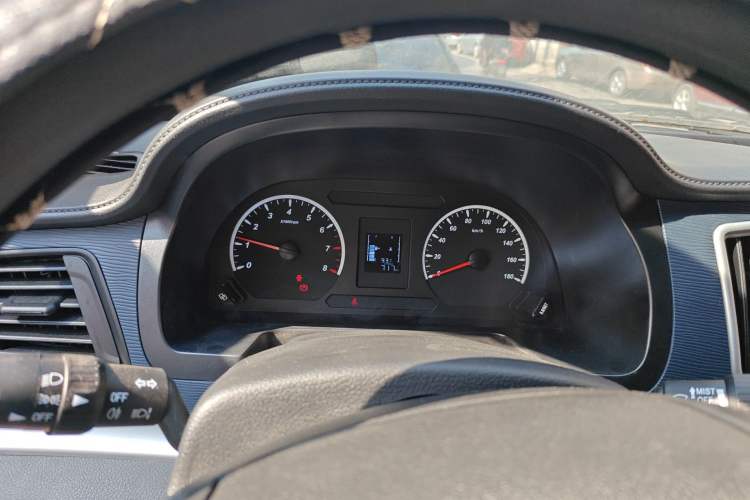 Used FORTHING Lingzhi 2025 M5 1.6L Short Wheelbase Practical 5-Seat Model
