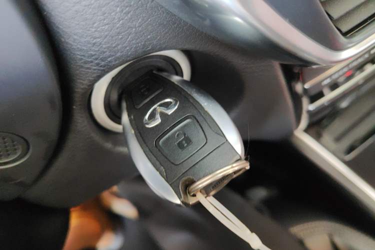 Used Infiniti QX30 2017 2.0T Four-Wheel Drive Fashion Edition
