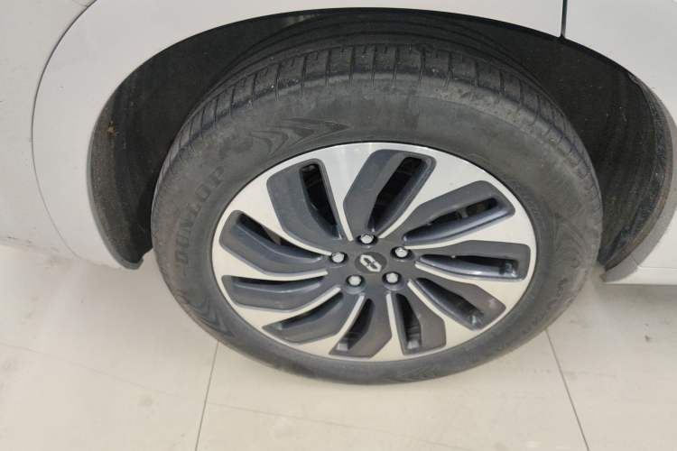 Used Hima AITO M7 2024 1.5T Intelligent Driving 4WD Max Edition 5 Seats Right Rear Wheel Hub