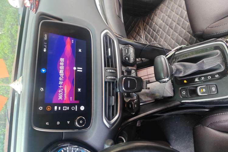 Used GAC Trumpchi GS4 2018 235T Automatic Two-Wheel Drive Luxury Smart Connectivity Version Audio And AC Panel