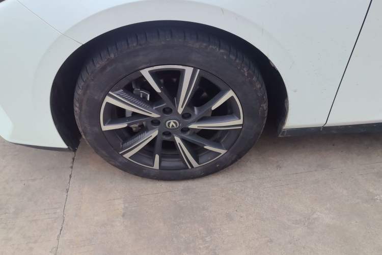 Used CHANGAN Eado 2024 1.5T GDI Automatic Flagship Edition Left Front Wheel Hub