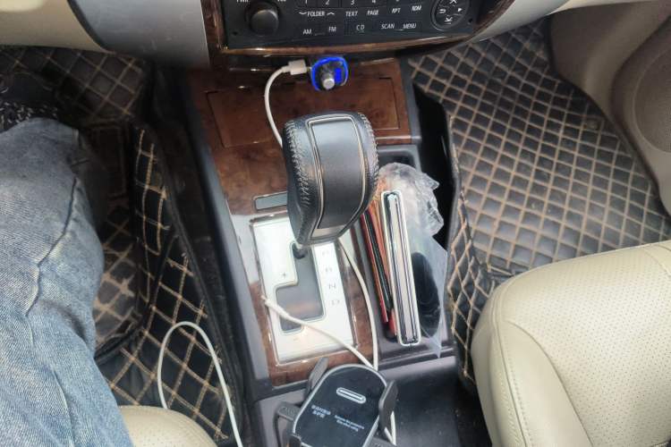 Used Mitsubishi Pajero Sport 2013 3.0L Automatic Two-Wheel Drive Luxury Edition Gear Lever