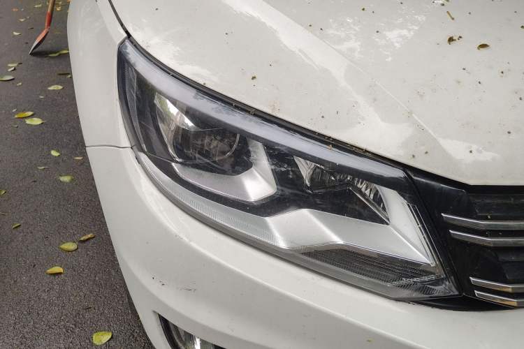 Used Volkswagen Tiguan 2015 1.8TSI Automatic Two-Wheel Drive Luxury Model Right Front Headlight