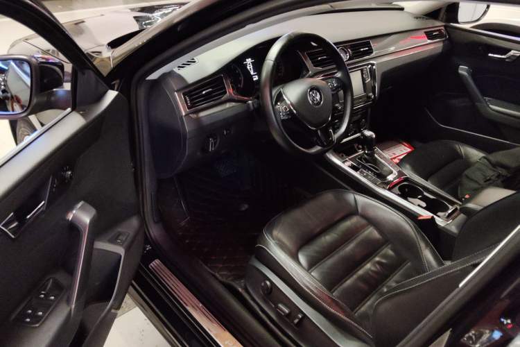 Used Volkswagen Passat 2017 280TSI DSG Luxury Edition Driver Seat