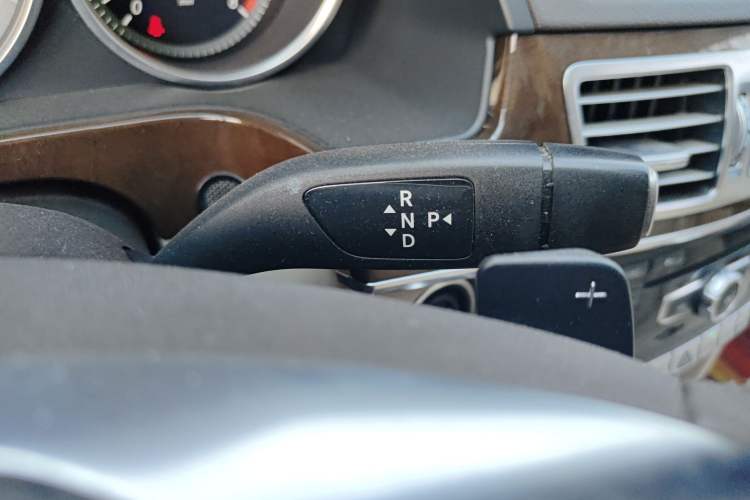 Used Mercedes-Benz E-Class 2014 Facelifted E 260 L Luxury Edition Gear Lever