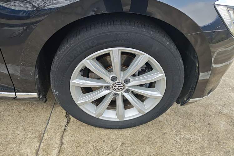 Used Volkswagen Magotan 2019 330TSI DSG Leading Edition China V Standard Right Front Wheel Hub