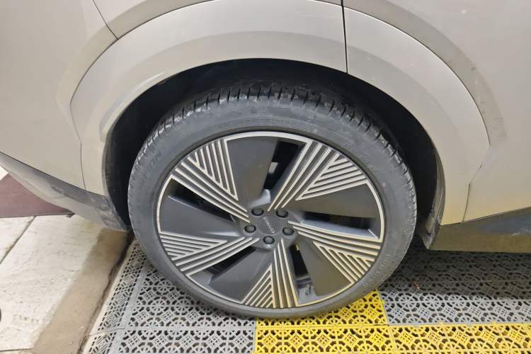 Used Lynk & Co 08 EM-P 2023 120km Long-Range Halo
