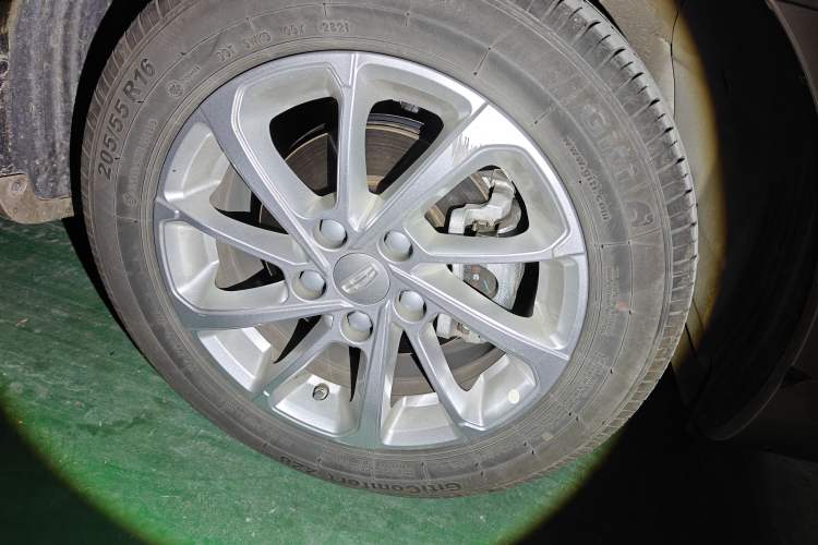 Used Geely Auto Emgrand 2021 UP 1.5L CVT Luxury Model Right Front Wheel Hub