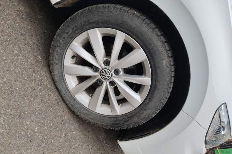 Used Volkswagen Bora 2020 1.5L Automatic Elite Version Right Front Wheel Hub