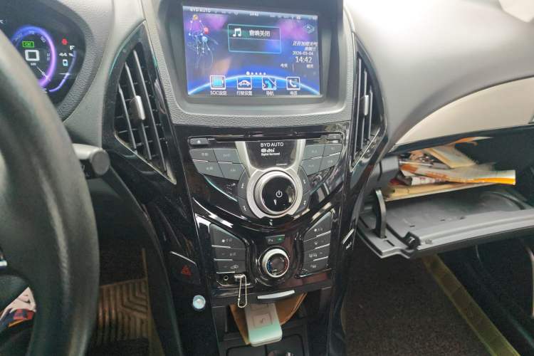 Used BYD Qin 2015 1.5T Dual-Crown Flagship Plus Edition
