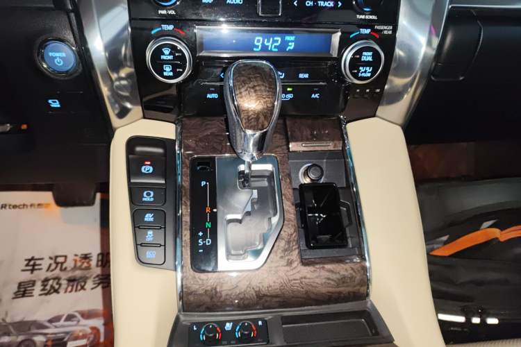 Used Toyota Vellfire 2020 Dual-Engine 2.5L Black Gold Limited Edition
