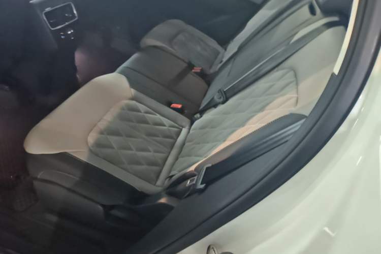 Used Volkswagen Tavendor 2023 380TSI Four-Wheel Drive R-Line Cruise Edition Left Rear Seat