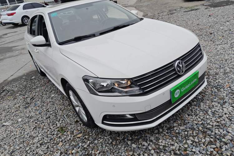 Used Volkswagen Lavida 2015 1.6L Automatic Comfort Edition
