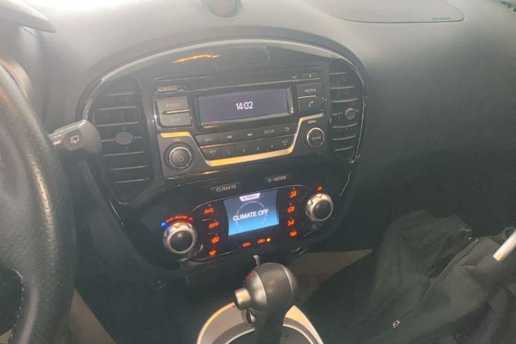 Used Infiniti ESQ 2014 1.6L Spontaneous Edition Audio And AC Panel