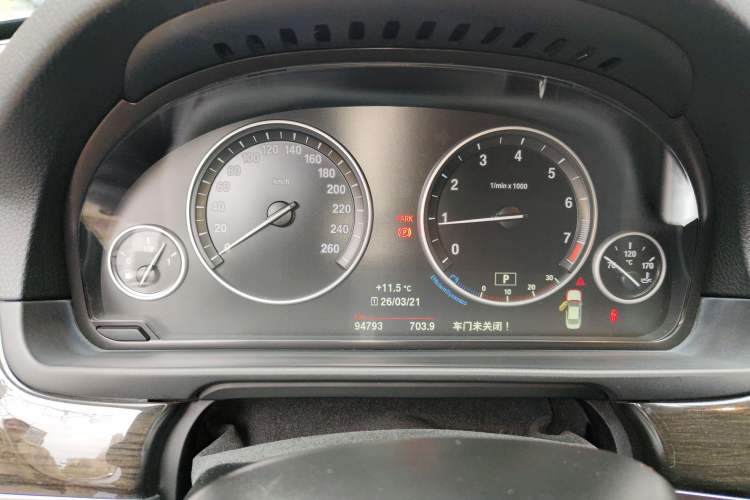 Used BMW 5 Series 2014 525Li Luxury Design Package
