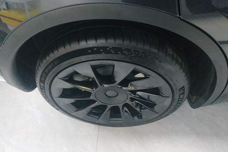 Used Tesla Model Y 2024 Long-Range All-Wheel-Drive Version
